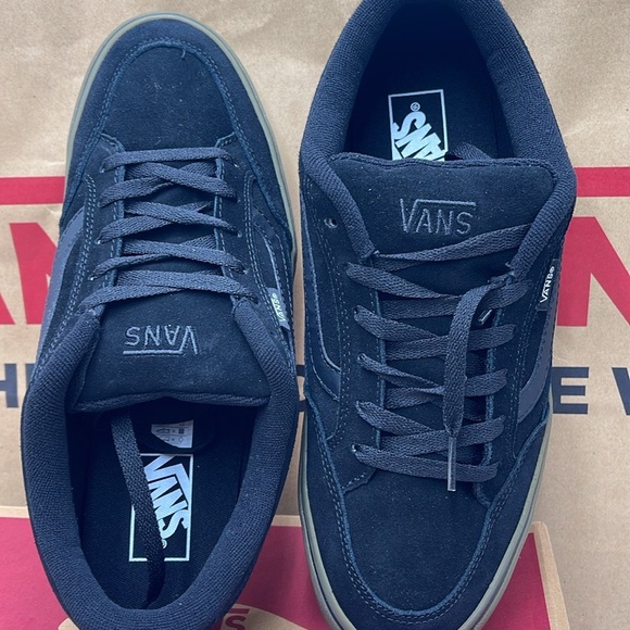 Vans Men’s Bearcat
Black/Dark Gum
VN000DT239L
Sneakers - Picture 11 of 16